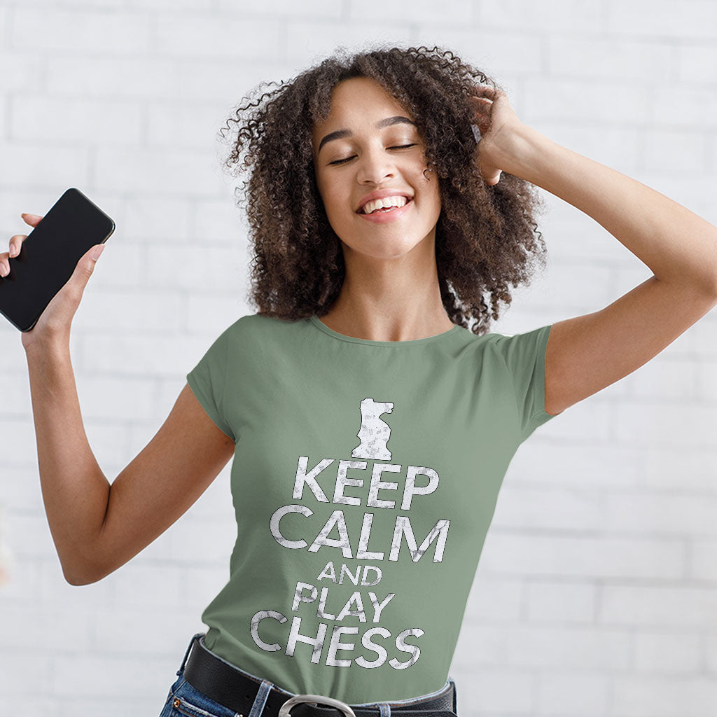Keep Calm and Play Chess Women's T-Shirt - Cool Saying T-Shirt - Graphic Relaxed Tee