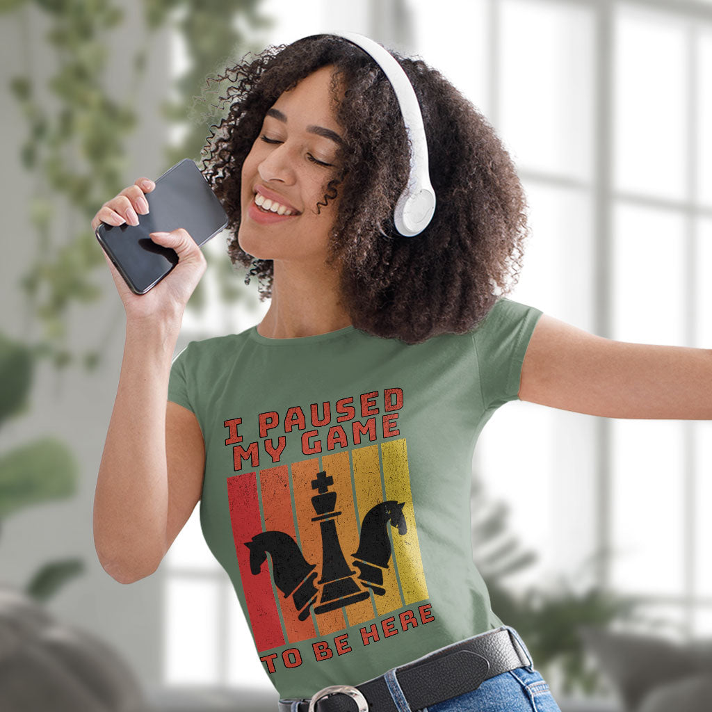 I Paused My Game to Be Here Women's T-Shirt - Chess Graphic T-Shirt - Printed Relaxed Tee