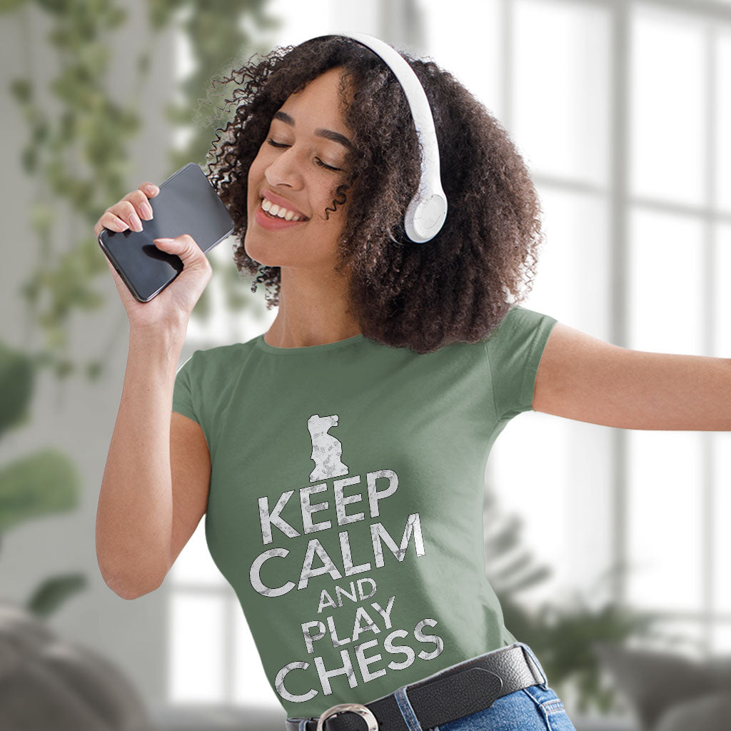Keep Calm and Play Chess Women's T-Shirt - Cool Saying T-Shirt - Graphic Relaxed Tee